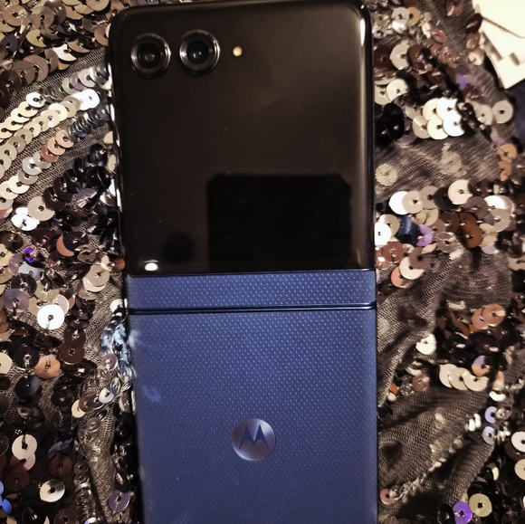 UNLOCKED Motorola Razor 2025 - Picture 7 of 8